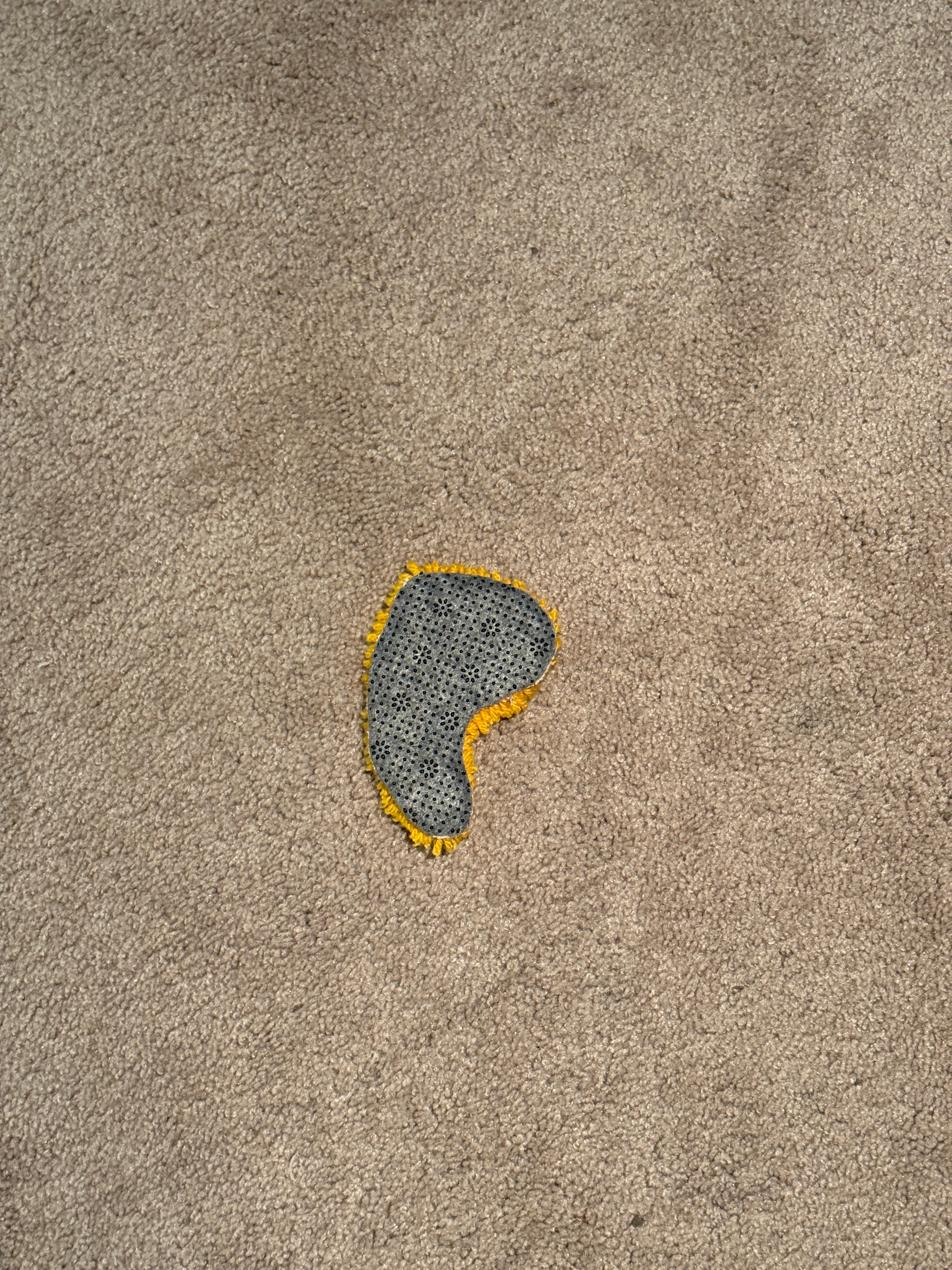 Magatama Rug yellow “egg”
